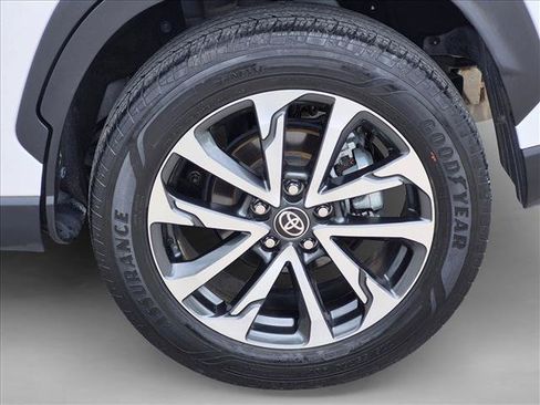 Used 2023 Toyota Corolla Cross XLE AWD/4WD image 22