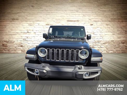 Used 2025 Jeep Wrangler Unlimited Sahara AWD/4WD image 17