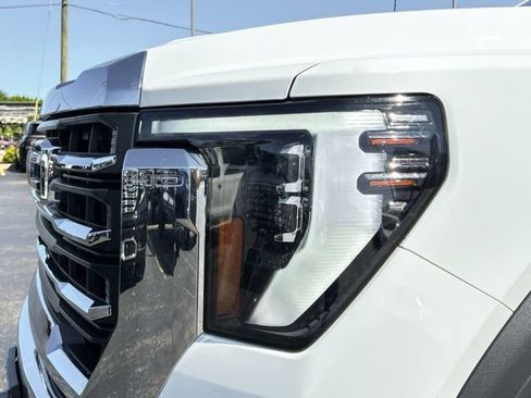 Used 2024 GMC Sierra 2500 SLT AWD/4WD image 14