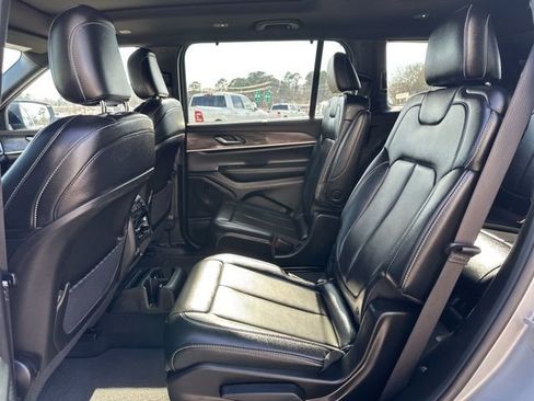 Certified 2024 Jeep Grand Cherokee L Limited w/ Luxury Tech Group II image 30