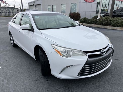 Used 2017 Toyota Camry XLE image 7