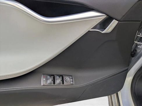 Used 2015 Tesla Model S 85D image 6