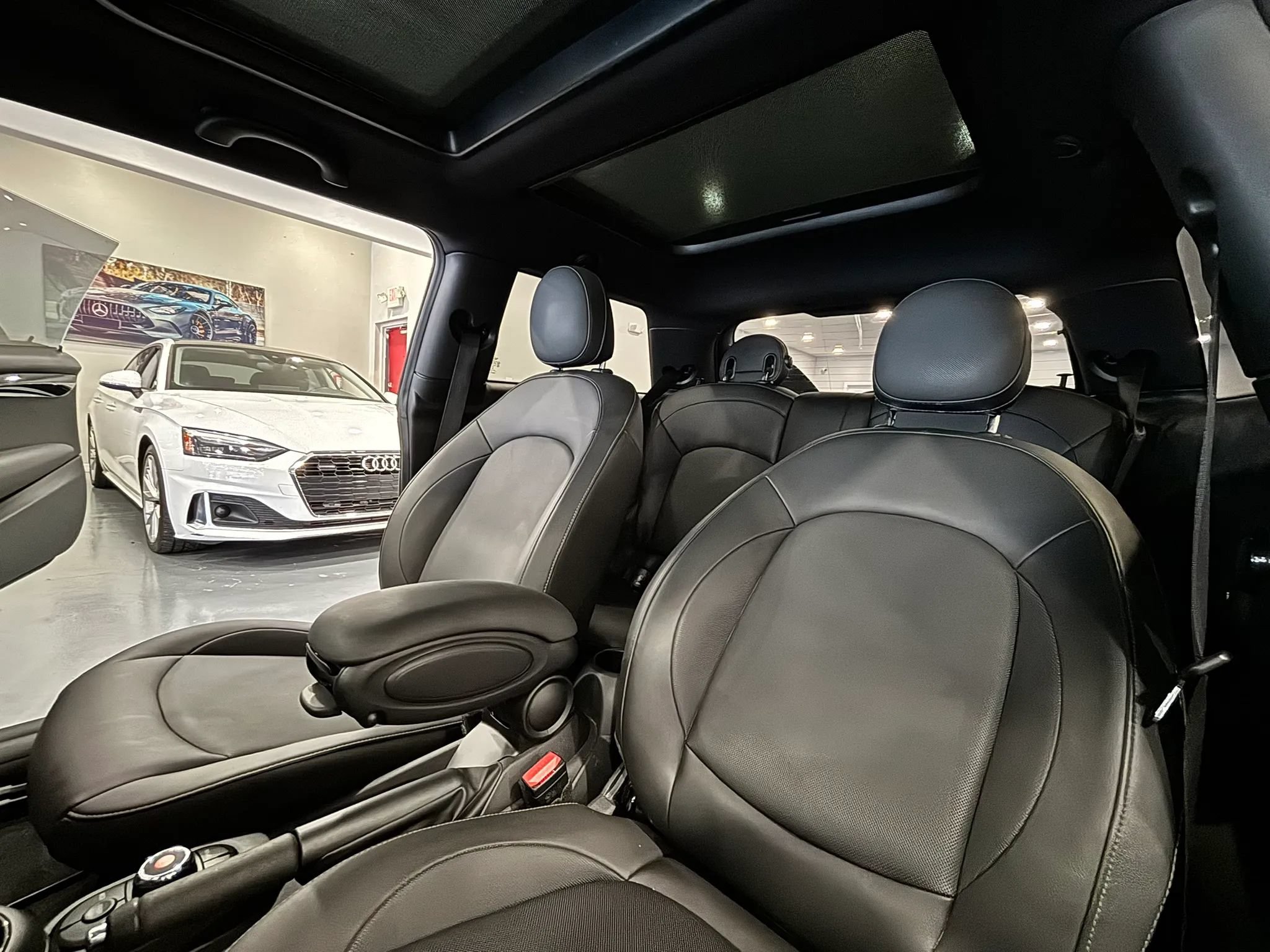 Used 2019 MINI Cooper 2-Door Hardtop w/ Premium Package FWD image 11