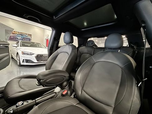 Used 2019 MINI Cooper 2-Door Hardtop w/ Premium Package FWD image 11