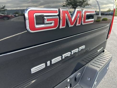 Used 2024 GMC Sierra 1500 SLT w/ SLT Premium Plus Package AWD/4WD image 11