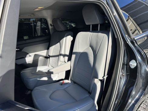 Used 2021 Toyota Highlander XLE image 24