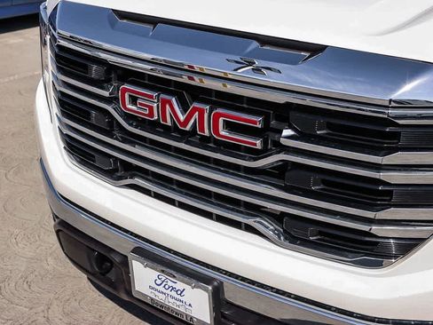 Used 2025 GMC Sierra 1500 SLT RWD image 8