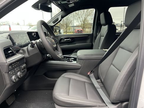 New 2026 Chevrolet Suburban LT image 15