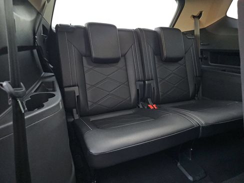 Used 2025 Volkswagen Atlas SE AWD/4WD image 14
