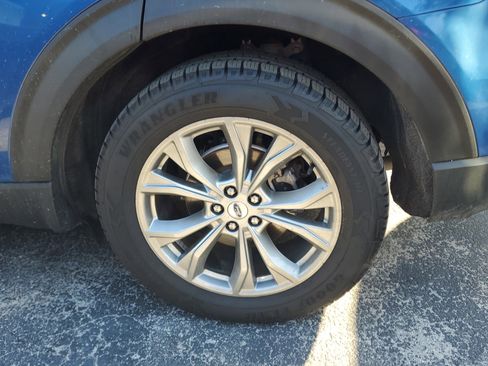 Used 2023 Ford Explorer XLT w/ Equipment Group 202A RWD image 7