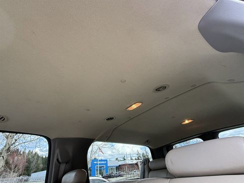 Used 2002 Chevrolet Suburban LS image 21