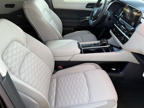 New 2025 Nissan Pathfinder SV image 27