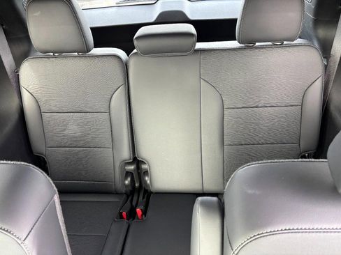 Certified 2025 Buick Enclave Preferred image 10