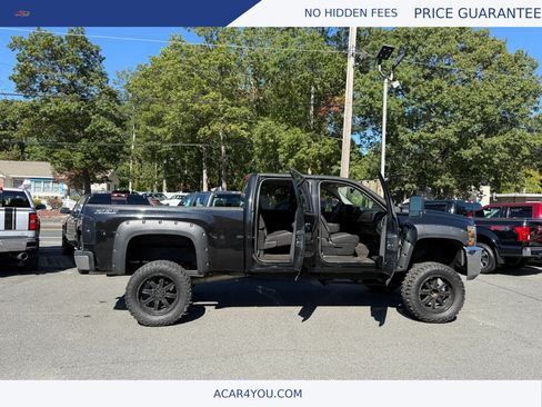 Used 2010 Chevrolet Silverado 2500 LT w/ Interior Plus Package AWD/4WD image 9