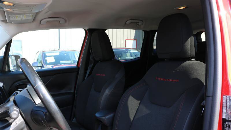 Used 2019 Jeep Renegade Trailhawk w/ Cold Weather Group II AWD/4WD image 9