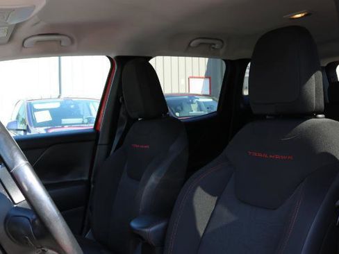 Used 2019 Jeep Renegade Trailhawk w/ Cold Weather Group II image 9