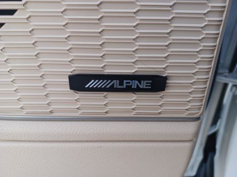 Used 2023 Jeep Grand Cherokee L Limited w/ Luxury Tech Group II image 18