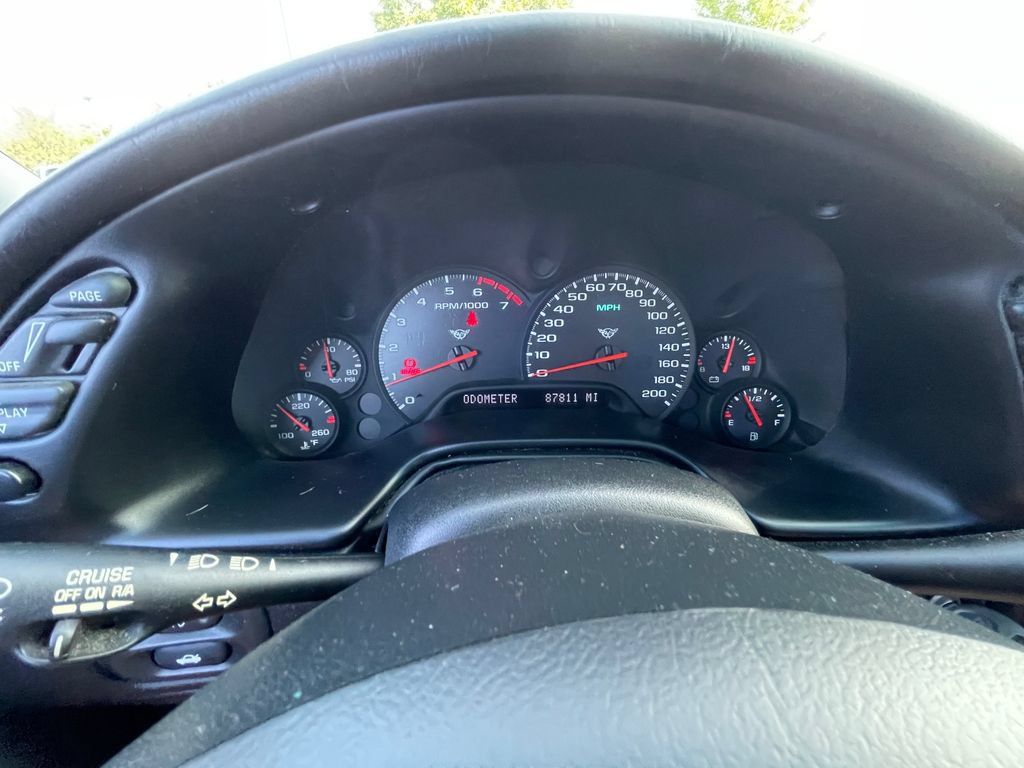 Used 2001 Chevrolet Corvette Coupe w/ Preferred Equipment Group2 RWD image 4