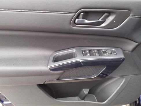 Certified 2024 Nissan Pathfinder SV AWD/4WD image 7
