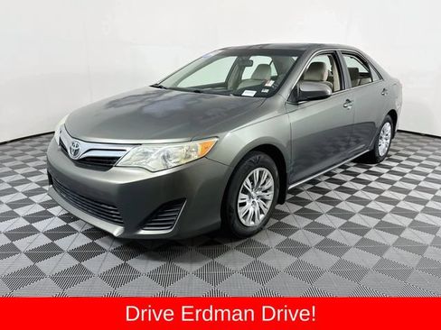 Used 2014 Toyota Camry LE FWD image 3