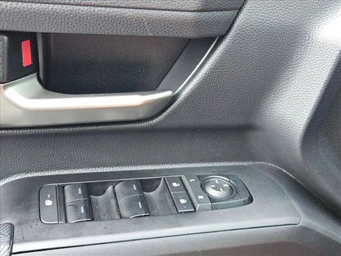 Used 2025 Toyota Tacoma TRD Off-Road AWD/4WD image 7