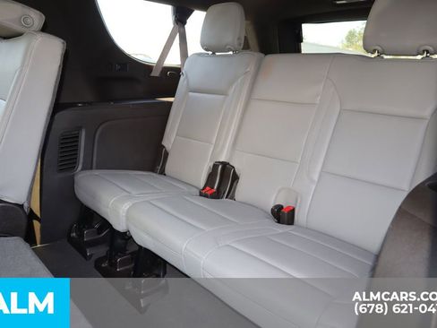 Used 2024 Chevrolet Suburban LT RWD image 19