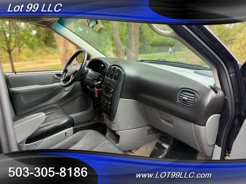 Used 2005 Dodge Grand Caravan SXT image 32