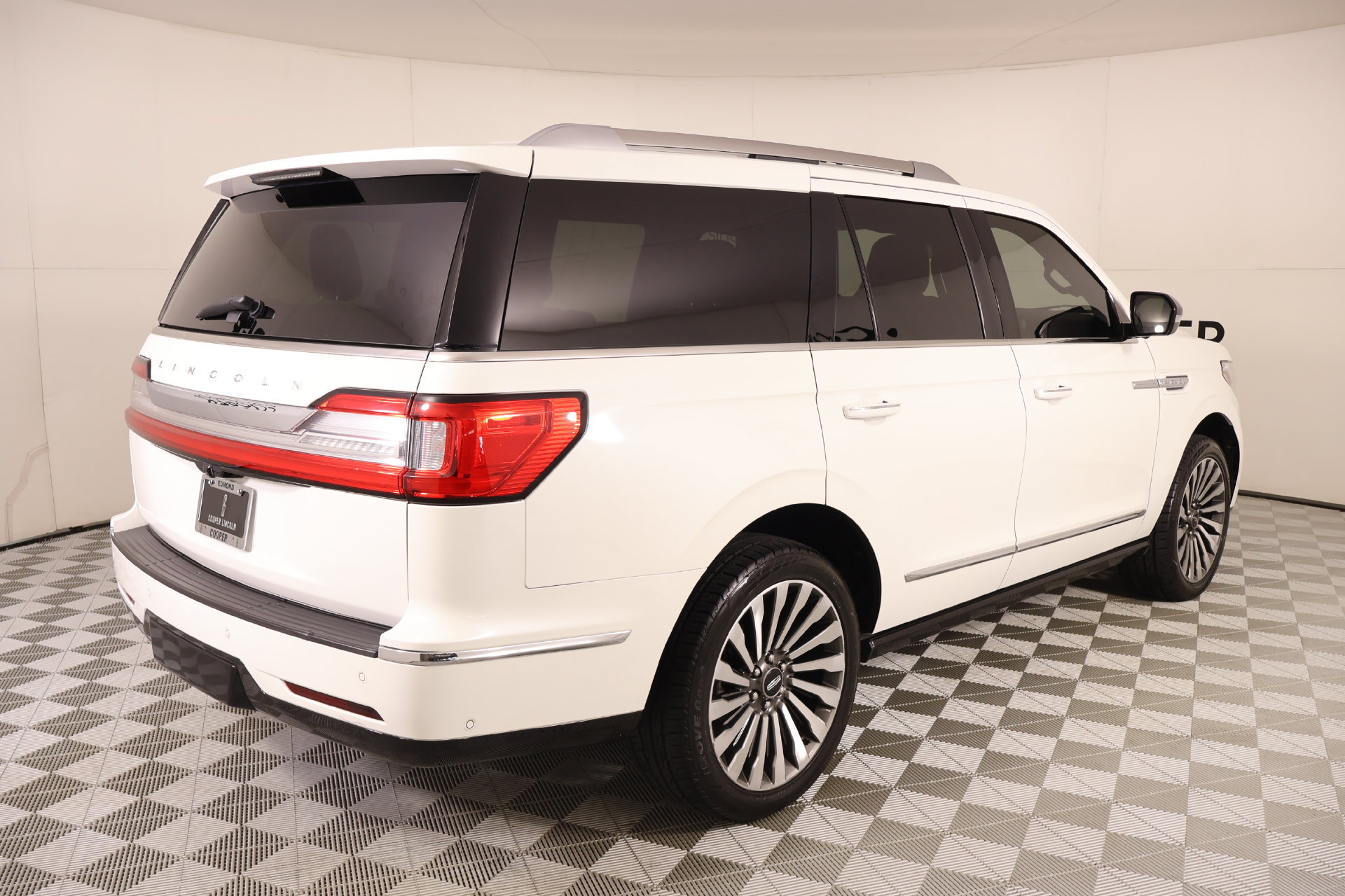Used 2021 Lincoln Navigator Reserve w/ Luxury Package AWD/4WD image 23