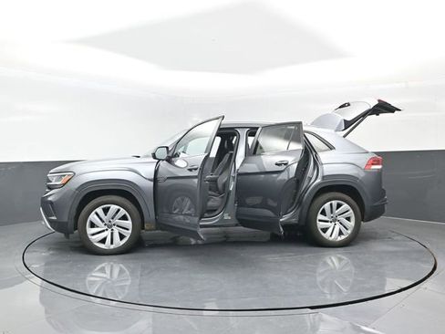 Used 2022 Volkswagen Atlas Cross Sport SE image 21