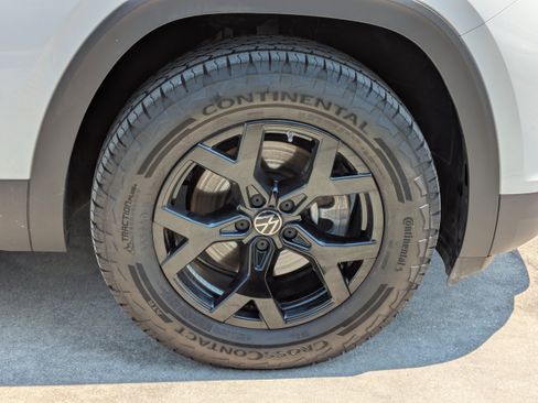 Certified 2025 Volkswagen Atlas Peak Edition SE image 11