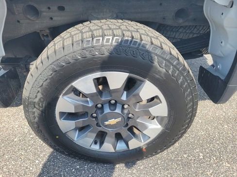 Used 2022 Chevrolet Silverado 2500 Custom w/ Custom Value Package AWD/4WD image 13