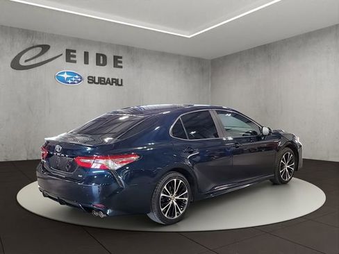 Used 2018 Toyota Camry SE FWD image 4