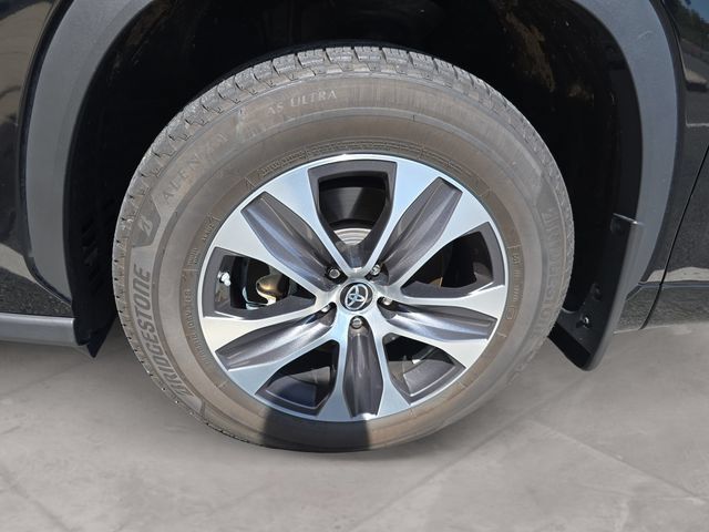 Used 2023 Toyota Highlander XLE AWD/4WD image 14