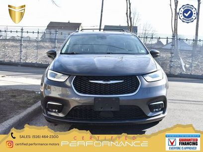 Used 2025 Chrysler Pacifica Select