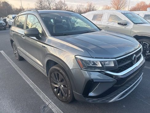 Used 2022 Volkswagen Taos S image 3