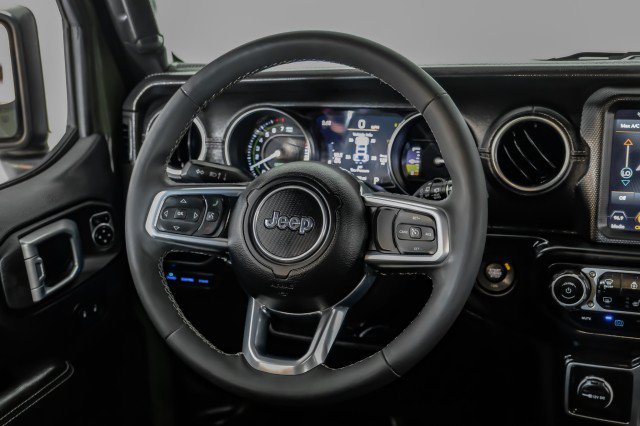 Used 2023 Jeep Wrangler Unlimited Sahara w/ Cold Weather Group AWD/4WD image 15