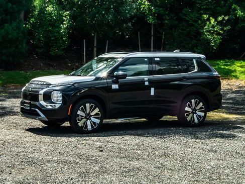 New 2025 Mitsubishi Outlander AWD image 3