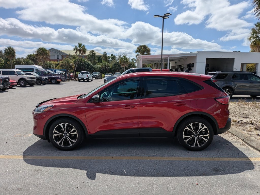 Certified 2022 Ford Escape SE w/ SE Sport Appearance Package FWD image 9