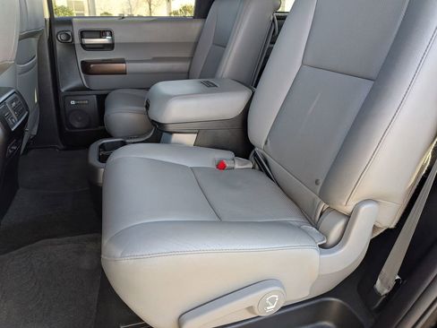 Used 2014 Toyota Sequoia Platinum image 31