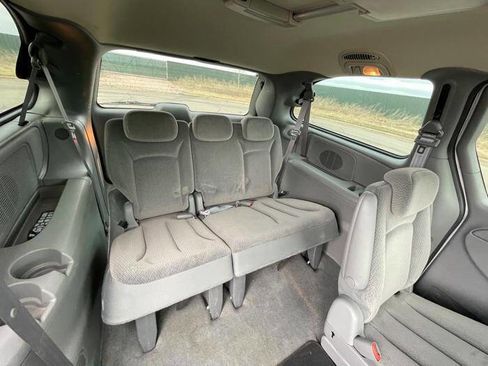 Used 2005 Dodge Grand Caravan SXT w/ Premium Group image 27