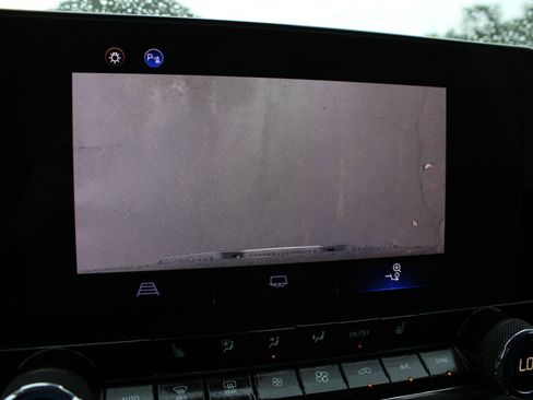 Used 2023 Chevrolet Colorado LT w/ LT Convenience Package III AWD/4WD image 41