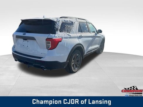 Used 2023 Ford Explorer XLT w/ Equipment Group 202A image 4