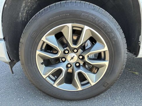 Used 2024 Chevrolet Silverado 1500 RST AWD/4WD image 18