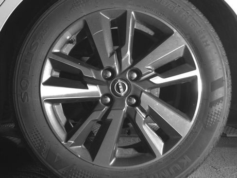 Used 2025 Nissan Versa SV FWD image 14