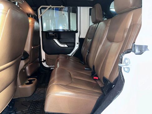 Used 2016 Jeep Wrangler Unlimited Rubicon w/ Connectivity Group image 24