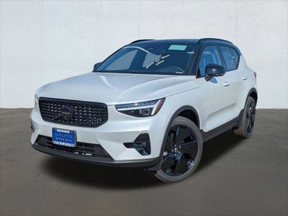New 2026 Volvo XC40 B5 Ultra w/ Climate Package