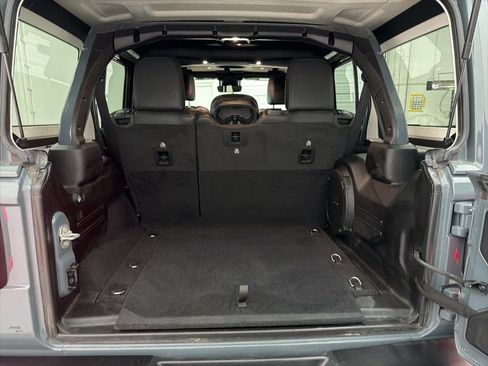 Used 2024 Jeep Wrangler Unlimited Rubicon image 25