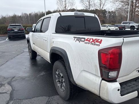 Used 2019 Toyota Tacoma TRD Off-Road w/ Technology Package image 6