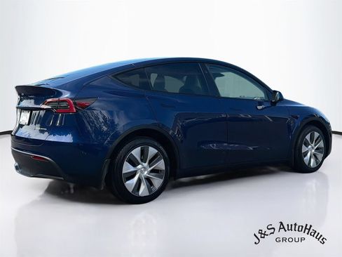 Used 2023 Tesla Model Y Long Range AWD/4WD image 7