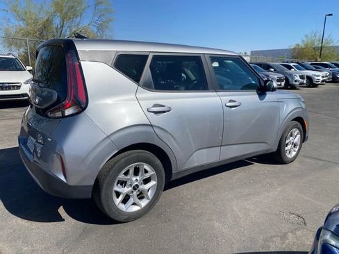 Used 2025 Kia Soul LX w/ LX Technology Package FWD image 3